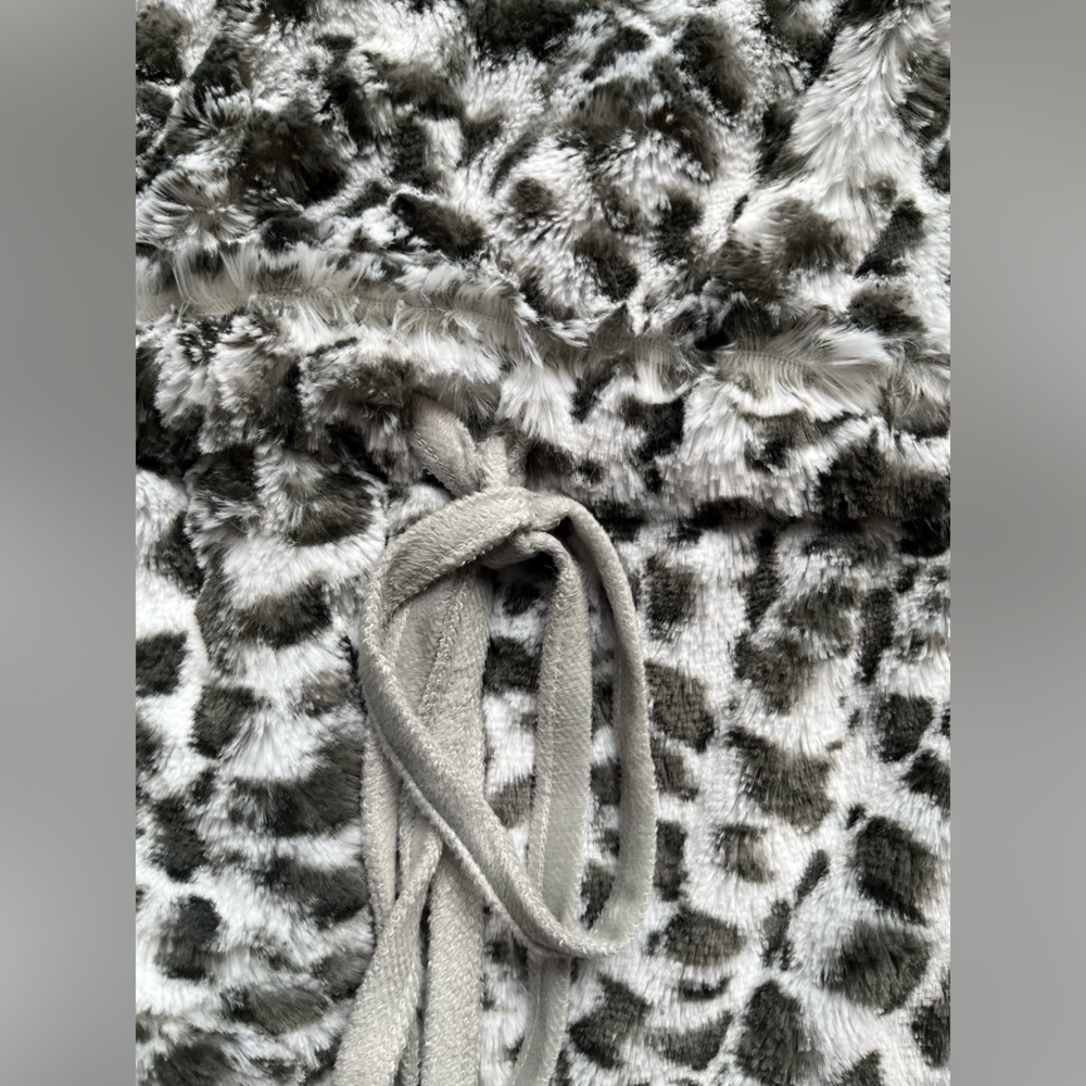 Snow leopard one piece costume. Gray, white black. Child size medium(8-10) - Picture 5 of 13